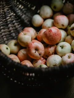Ciotola con frutta fresca assortita