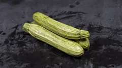 A chi ama la cucina sostenibile sorprendo con chips di bucce di zucchina