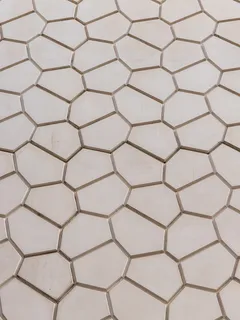 Piastrelle da pavimento bianche e marroni a bolle